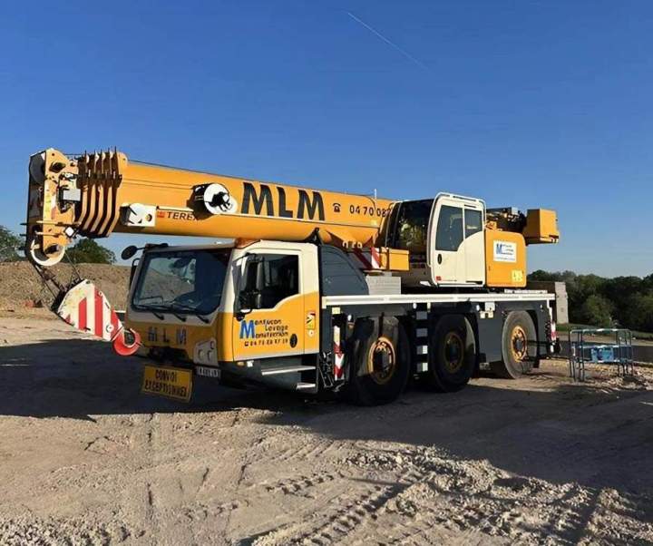 Grue à louer avec chauffeur Estivareilles